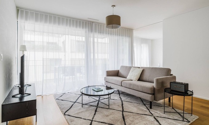 Escher Wyss Apartment | Blueground | Escher Wyss, elev & w/d, nr market