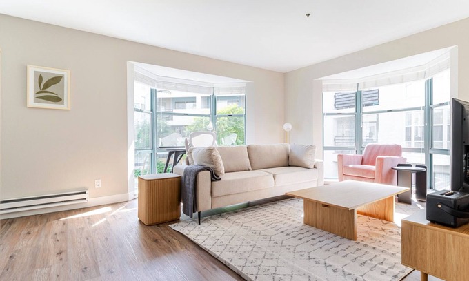 China Basin Apartment | Blueground | South Beach, pool & w/d, nr SFMOMA