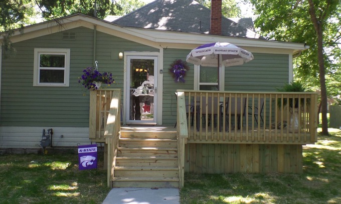 Manhattan Cottage | Bluemont Cottage - Quaint,cozy cottage which feels like your home away from home