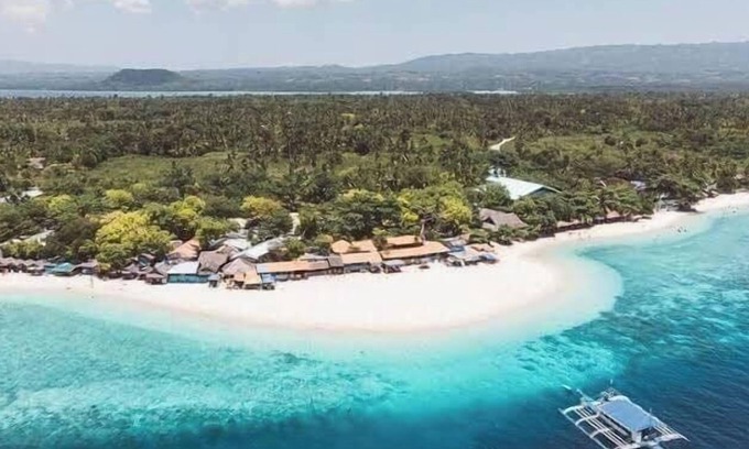 Moalboal Hotel | Bluewaves Resort - Basdaku by Hiverooms