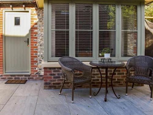 Boxgrove Apartment | Blundens Holiday Lets - Ffos Las