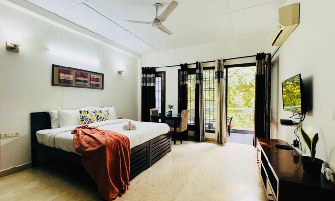 Sushant Lok Apartment | BluO Modern Studio DLF Galleria Market