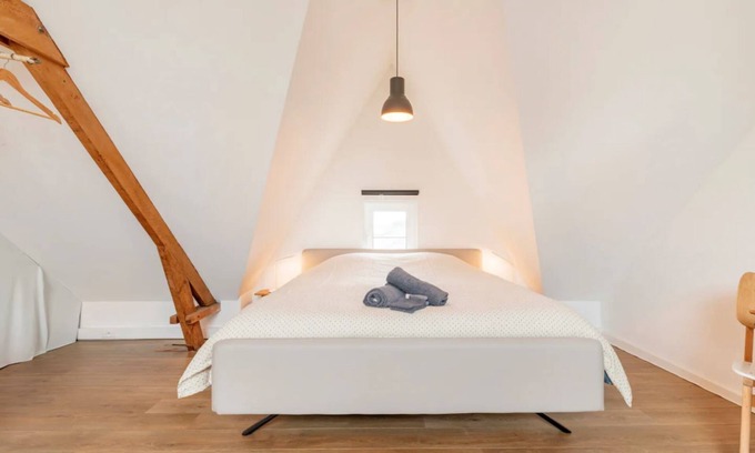 Maldegem Bed & Breakfast | BnB The Attic - Spacious luxury retreat - ideal for families and groups