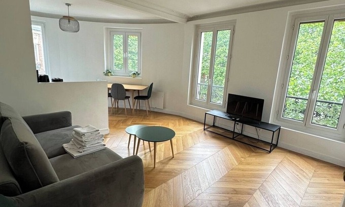 Epinettes Apartment | BnBNook - Bright 1BR Near Montmartre and Sacre-Cœur