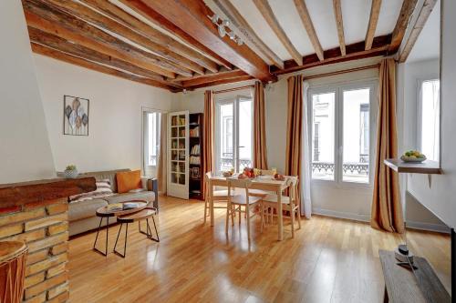 Faubourg Saint-Germain Apartment | BnBNova - 1BR Eiffel Tower & Rue Cler