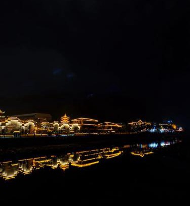 Wulingyuan Hotel | 铂曼智慧酒店-Near the east gate of the Forest Park, about a 10-minute walk-There is a beautiful small river at the entrance-offers free self-service laundry and Attraction Tickets Serivce in advance