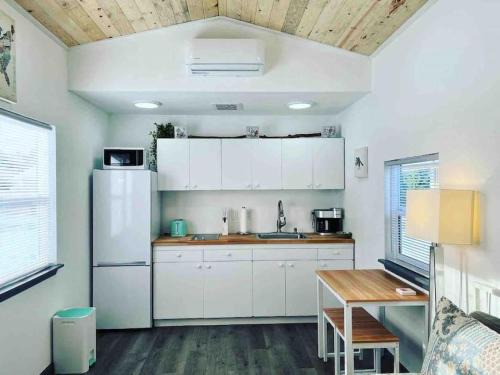 Bonney Lake Apartment | Bo360 Tiny House Unique Country Retreat with Hot Tub