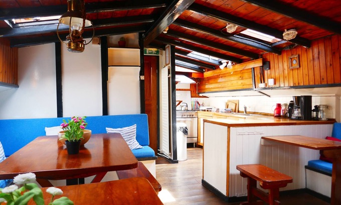 Kop van Zuid House | Boat hotel Fokkelina, Rotterdam city center