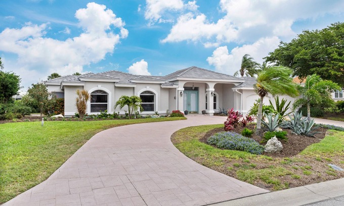 Longboat Key House | Boater’s Paradise–Pool & Dock, Walk to Beach Seas the Day: Home in LBK by RVA