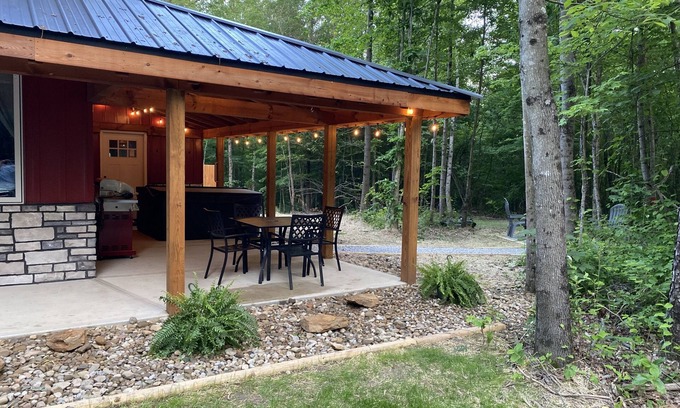 Carbon Hill Cabin | Bobcat Corner, Hot Tub, Secluded, Pet Friendly
