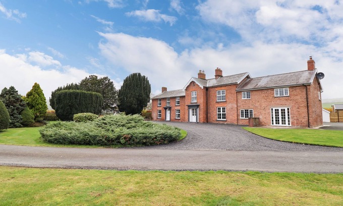 Trefeglwys Cottage | BODAIOCH HALL, pet friendly, luxury holiday cottage in Caersws