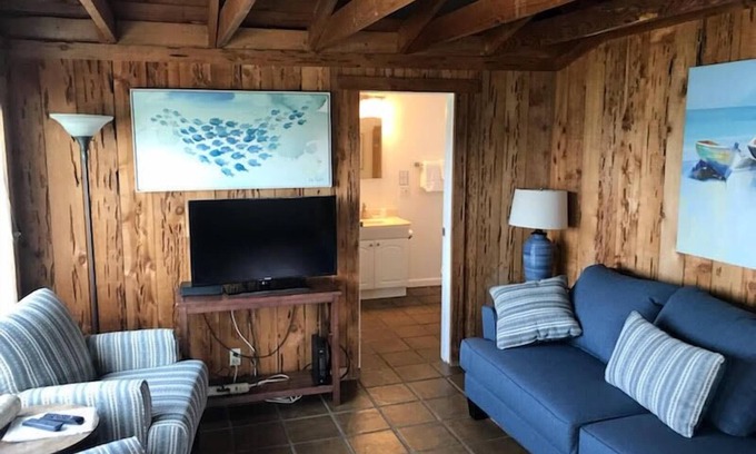 Old Town Hotel | Bodega Harbor Inn