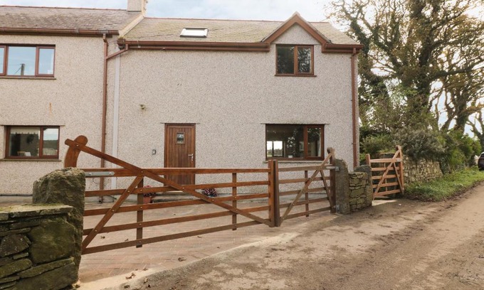 Llanerchymedd House | Bodneithior