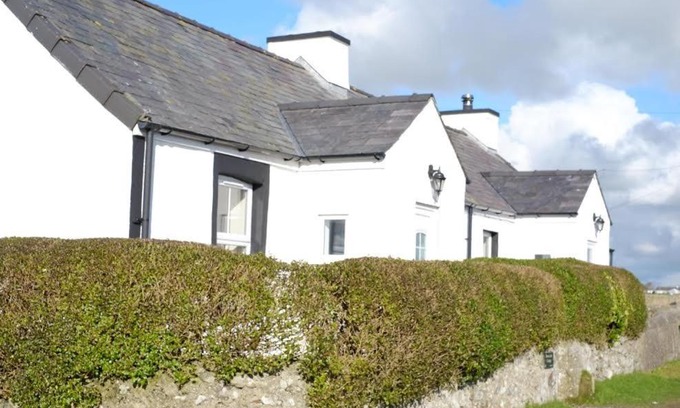 Ty Croes House | Bodwarren