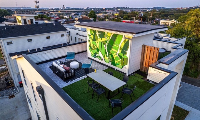 Whitebridge House | Bohemian Binary 232 & 234-2 Homes-Mins to Midtown