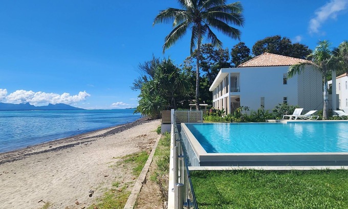 Paea Apartment | bohemian chic atmosphere with beach access and private swimming pool.