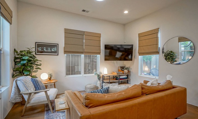 Downtown Albuquerque House | Boho 2b/2ba Downtown/OldTown, Patio w/fire feature