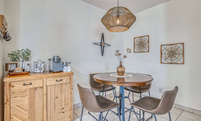 Las Cruces House | Boho Desert Home, 10min to Downtown, Quiet friendly neighborhood