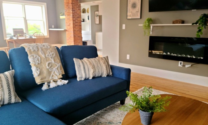 Spring Grove Apartment | BoHo on Main /Stylish in the Heartland, 1 bedroom King in Downtown