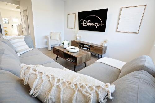 Northwest Edmonton House | BoHo Retreat with King Beds, Golf, Disney+, Near WEM