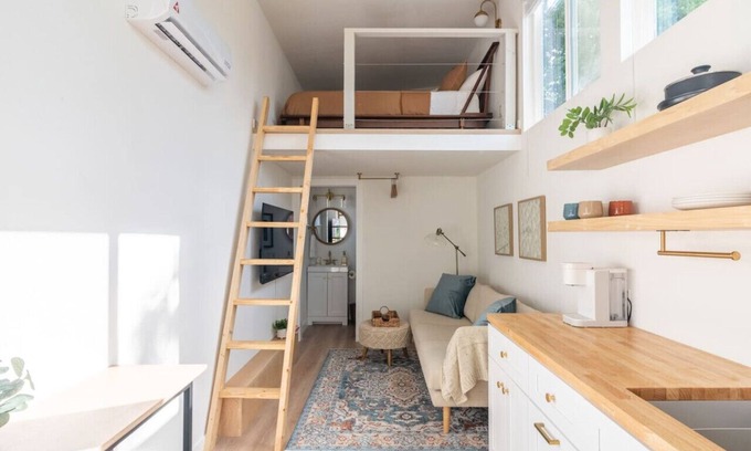 Blackshear-Prospect Hill House | BoHo Tiny Home - Walkable to East Austin’s Best!