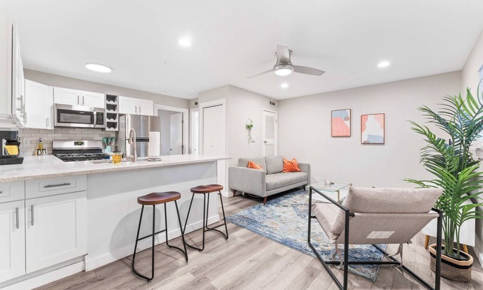 Highland Apartment | Boho West Downtown 1BR suite w/washer&dryer