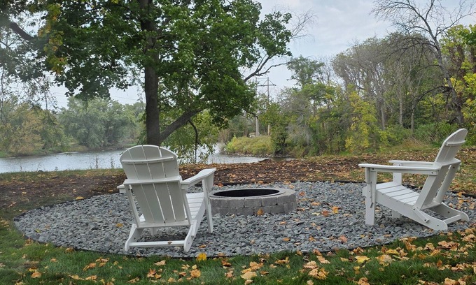 Charles City Cabin | Bone's Backwater Retreat - "Where Rest and Relax are on Repeat!" 1 bd Cabin