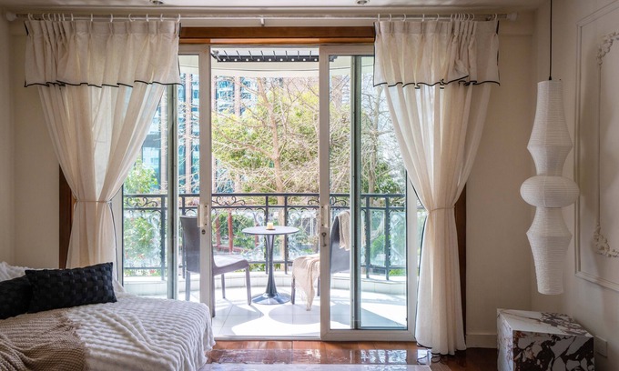 Downtown Shanghai Bed & Breakfast | Book and Bed-People's Square