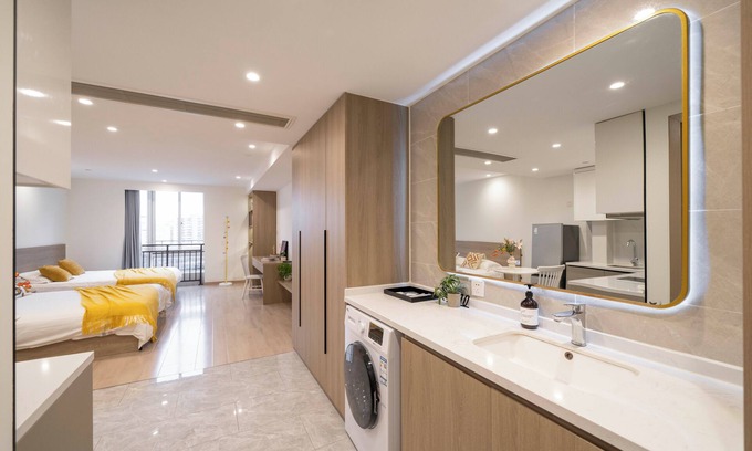 Hong Kou Bed & Breakfast | Book and Bed-QuYang Road