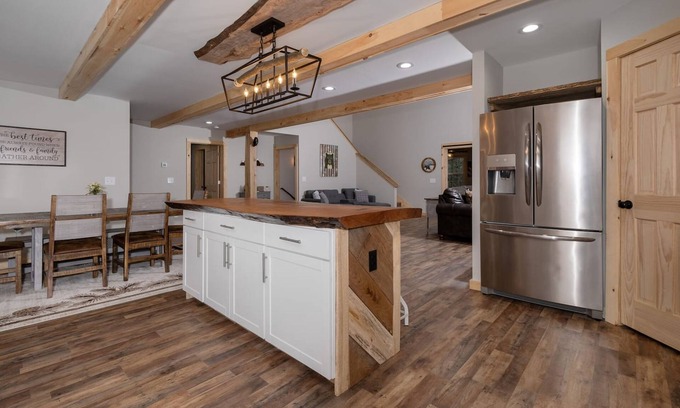 Deep Gap House | Boone Getaway Dog Friendly Hot Tub Fire Pit