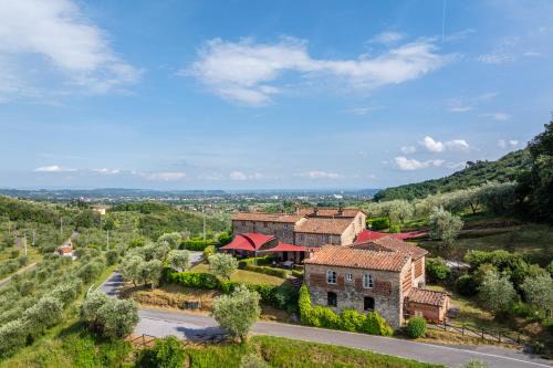 Mastiano Apartment | Borghetto Gaddini - Gli Inglesi Deluxe Apartment - Panoramic view and pool