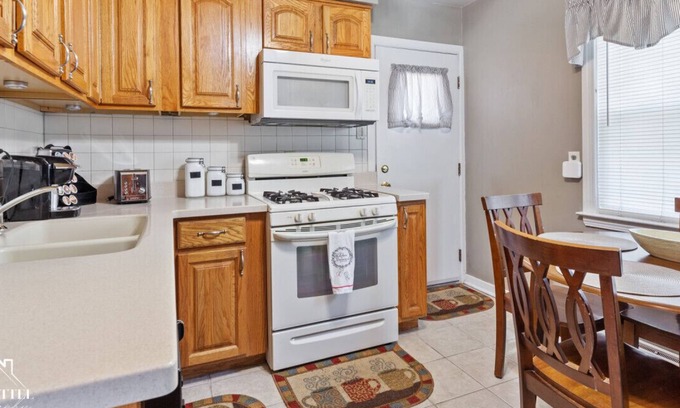 Calumet City House | Bountiful Abode: 2 BR Full Bsmt