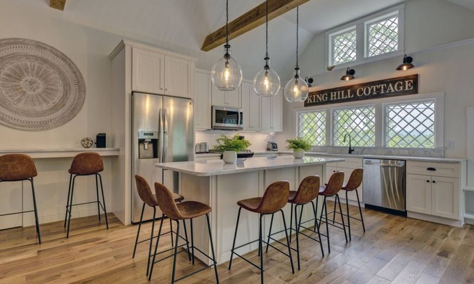 New London House | Boutique Cottage | Patio & Fire Pit | Deck w/View