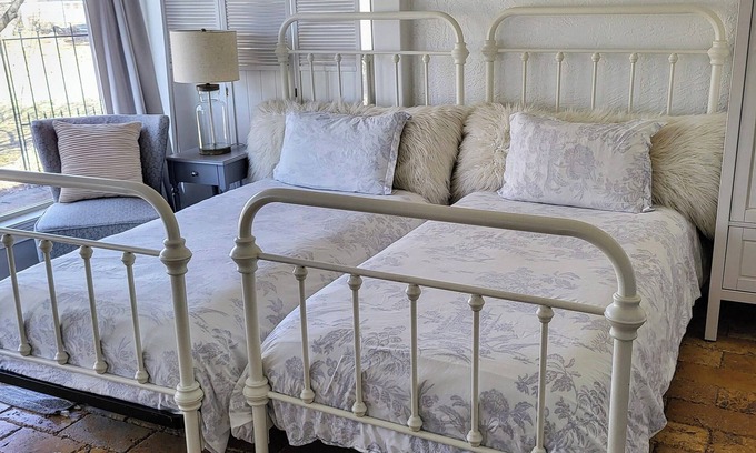 Bosque Apartment | Bovine Studio at Europa Coffee, Inn, & Events