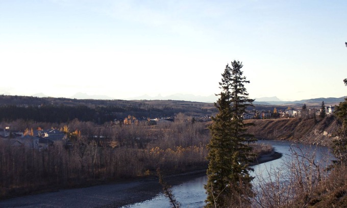 Cochrane Hotel | Bow River Inn