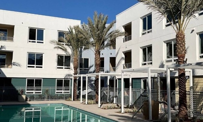 Midway District Apartment | Bowen – Elegant 1BRs near Liberty Station with luxe finishes and style.