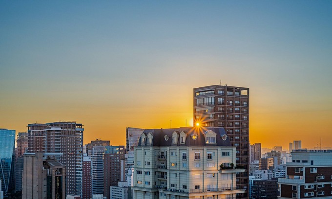 Vila Nova Conceicao Apartment | Amazing views: sunsets over city skyline from balcony garden, Gym & Pools @ VNC