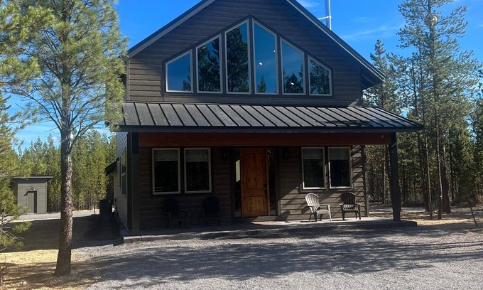 Gilchrist Cabin | BRAND NEW! 3-bedroom cabin in fantastic Two Rivers North, free WiFi