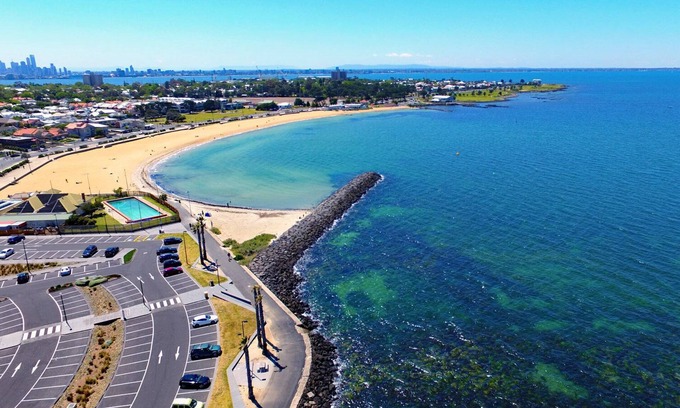 St. Albans House | Brand new comfortable bedroom in a beautiful suburb