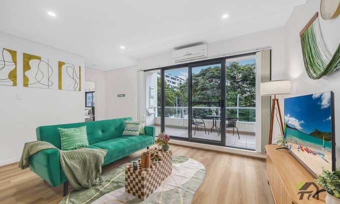 Wolli Creek Apartment | Brand-new Wooden floor apartment in Wolli Creek