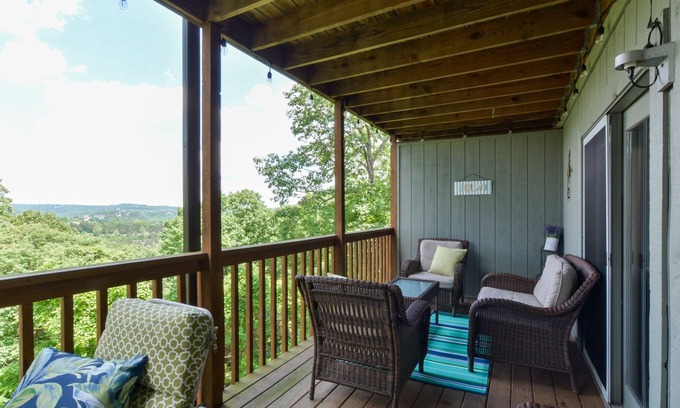 Notch Estates Condo | Branson Treehouse Retreat 2 Bedroom Condo