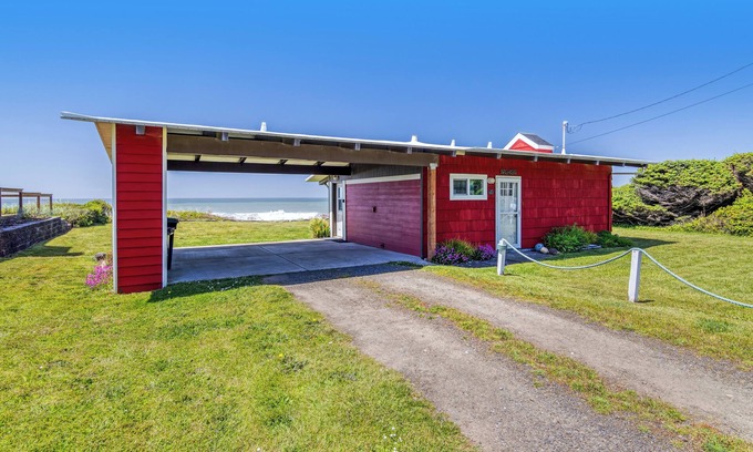 Yachats House | Breakers - Ocean Front in downtown Yachats
