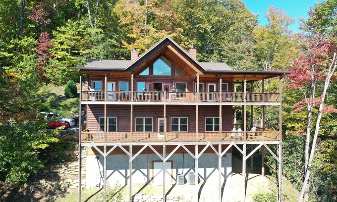 Sapphire Cabin | BREATHTAKING VIEWS! 4.2 ACRES PRIVACY, 3,800 FT ELEVATION, GATED, OWNER MANAGED