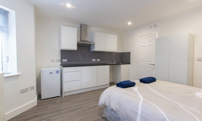 Southampton House | Bridge Road - Room 1b