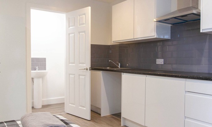 Southampton House | Bridge Road - Room 2b