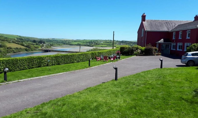 Kilbrittain Bed & Breakfast | Bridgeview Farmhouse Bed and Breakfast