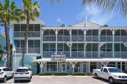 Bradenton Beach Hotel | Bridgewalk, a Landmark Resort