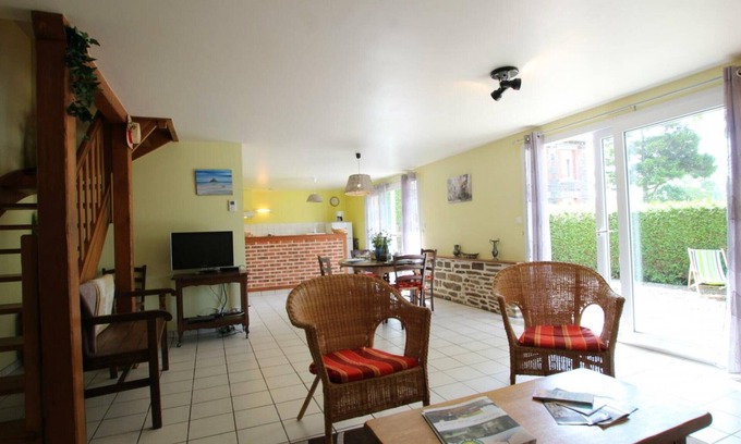 Saint-Sauveur-la-Pommeraye Cottage | Bright lodging 3 bedrooms, pets allowed, near Granville
