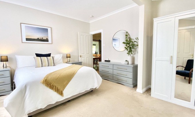 Newborough House | Brigadoon Cottages - Tullamore Cottage