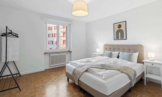 Enge Apartment | Bright 2BR Apartment near Zurich Center & Museums